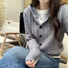 批发设计感连帽长袖针织<b class='q'>开衫</b>外套女秋冬季新款显瘦红色气质百搭上衣潮