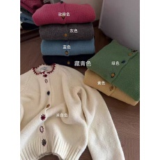 批发韩系彩扣设计感针织开衫<b class='q'>女</b>2025秋冬新款宽松软糯百搭毛衣<b class='q'>外套</b>