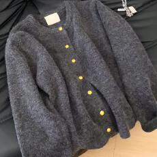 批发现 法式高级感复古深灰色小金扣针织开衫<b class='q'>女</b>气质宽松百搭圆领毛衣