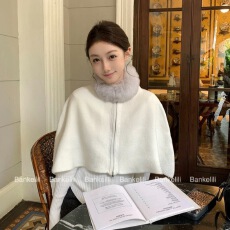 批发板栗可可Bankelili'古早奈奈'可拆卸狐狸毛领斗篷+打底套装女秋冬