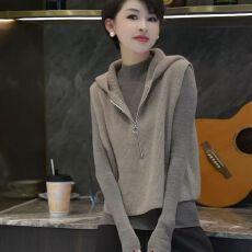 批发欧货纯色大码背心针织马甲2025秋季新款连帽设计感马夹上衣女潮