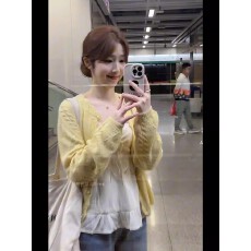 批发黄色针织衫叠穿吊带上衣套装<b class='q'>女</b>2026春季新款韩系巨好看漂亮毛衣