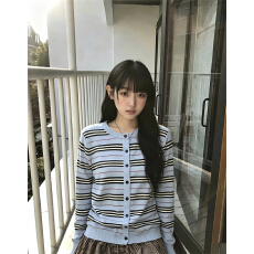 批发韩国博主同款ins秋季新品条纹针织<b class='q'>毛衣</b>女宽松