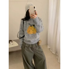 批发设计感卡通小鸭梨提花圆领毛衣女秋冬新款宽松长袖套头针织衫上衣