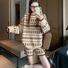 批发字母提花圆领毛衣<b class='q'>套装</b>女新款秋冬加厚复古慵懒休闲针织短裤两件套