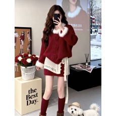 圣诞氛围感穿搭设计感拼接毛绒红色毛衣显瘦韩系高腰短裙两件套装