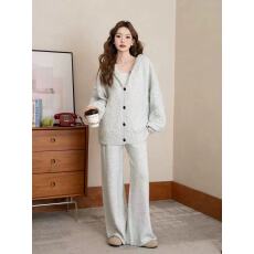 批发含绵羊毛<b class='q'>冬</b>季时尚针织开衫马甲外套阔腿长裤三件套装