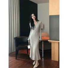 批发优雅v领针织气质<b class='q'>连衣裙</b>长袖女修身包臀鱼尾裙