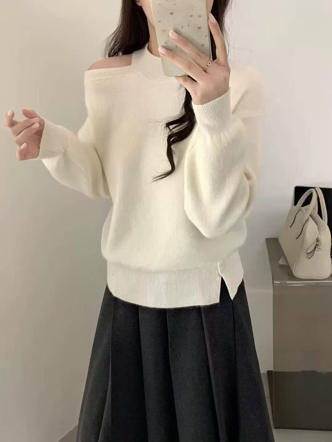 오프숄더 비스듬한 어깨 스웨터 여자 가을 겨울 새로운 레트로 한 부서 느긋한 바람 고급 외국 가스 루즈핏 인사이드 잡아라. 의류