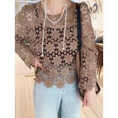 批发蕾丝刺绣花朵<b class='q'>镂空</b>衬衫宽松百搭设计感外搭<b class='q'>罩衫</b>上衣