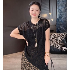 批发法式温柔系轻熟复古<b class='q'>大码</b>女装2026年夏季灰色钩花镂空不规则<b class='q'>针织衫</b>