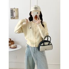 批发洋气减龄显白<b class='q'>韩</b>系刺绣针织开衫春秋季百搭亲肤
