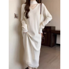 批发挂脖<b class='q'>连衣裙</b>过膝百搭保暖女慵懒风大码宽松中长款加厚配大衣流苏裙