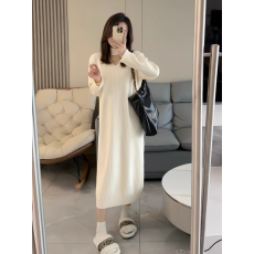 批发秋冬新款V领针织长袖<b class='q'>连衣裙</b>女宽松显瘦气质中长款内搭打底毛衣裙