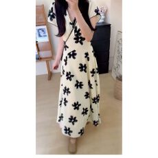 2026夏季新款碎花连衣裙轻熟风御姐v领收腰显瘦小众法式赫本风裙