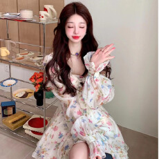 法式绝美长袖碎花连衣裙女2026春夏季可盐可甜海边度假超仙气质裙