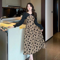 批发韩系长袖高级感上衣碎花吊带<b class='q'>连衣裙</b>两件套女秋季2026新款时尚套装