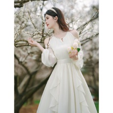 批发设计感绝美超仙<b class='q'>长袖</b>连衣裙2026新款漏肩别致收腰显瘦荷叶边长裙子