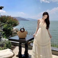 批发纯欲度假风性感挂脖吊带<b class='q'>连衣裙</b>女木耳边露背绑带海边拍照长裙子