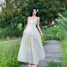 批发氛围感度假<b class='q'>连衣裙</b>女纯欲花朵纯色吊带高腰显瘦荷叶边法式超仙长裙