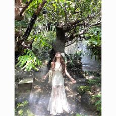 批发今年流行的重工蕾丝网纱拼接高级感连衣裙女夏时尚绝美吊带长裙子