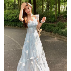 批发温柔风蓝色碎花小飞袖<b class='q'>连衣裙</b>女夏季海边度假绝美露背收腰气质长裙