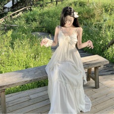 批发氛围感度假<b class='q'>连衣裙</b>女纯欲花朵挂脖吊带高腰显瘦荷叶边法式超仙长裙