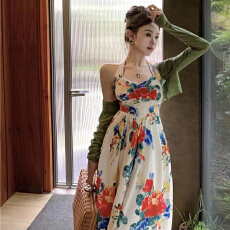批发<b class='q'>吊带裙</b>夏季度假法式显白超仙明媚<b class='q'>碎花</b>连衣裙气质显瘦复古两件套