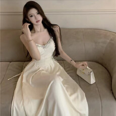 批发法式复古高级感小<b class='q'>礼服</b>夏季2026气质v领带钻细闪优雅吊带连衣裙子