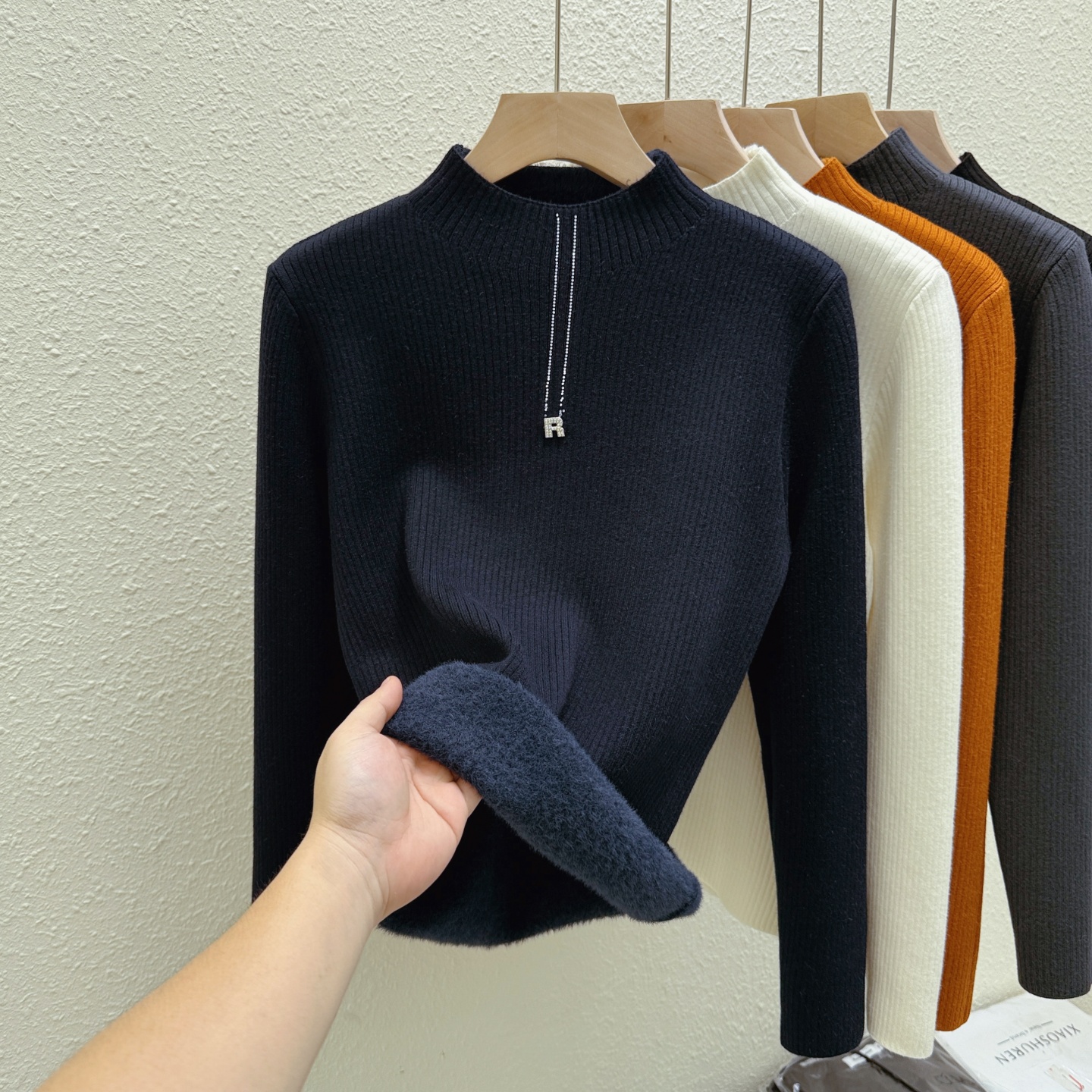 Hand-painted Half-Necklace Integrated Fleece Knitted Sweater for Women, with Fleece Lining, Thick and Fitted, Warm and Cozy Base Layer Top