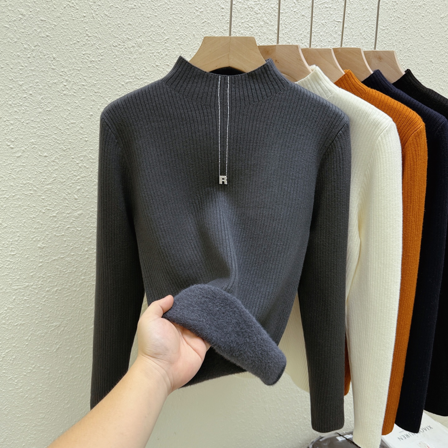 Hand-painted Half-Necklace Integrated Fleece Knitted Sweater for Women, with Fleece Lining, Thick and Fitted, Warm and Cozy Base Layer Top