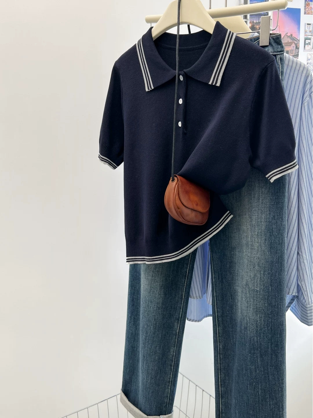 유럽 역 새로운 해군 POLO 칼라 니트 반팔 티셔츠 여성 여름 품격 출퇴근 다용도 긍정적 인 어깨 의류