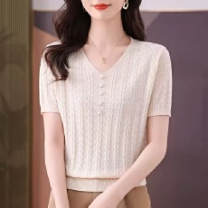 批发桑蚕丝<b class='q'>短袖</b><b class='q'>t</b><b class='q'>恤</b>女2026新款夏季镂空薄款妈妈正肩v领上衣冰丝针织衫