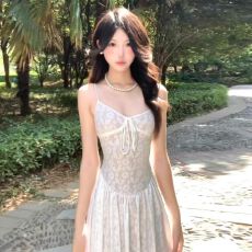 批发法式白色蕾丝<b class='q'>吊带</b>连衣裙子女夏季2026新款海边度假风气质收腰<b class='q'>长裙</b>