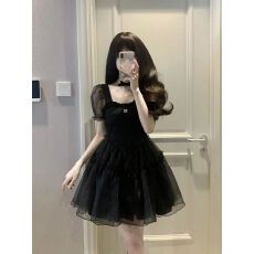 批发茶歇法式复古公主<b class='q'>蓬蓬裙</b>女夏季新款小个子收腰赫本风方领连衣裙子