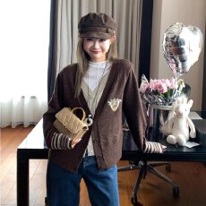 批发DEEMO克鲁学院时髦书呆子假两件刺绣徽章开衫设计感学院风上衣女