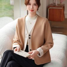 批发新款时尚巨好看洋气V领针织<b class='q'>大码</b>外套<b class='q'>中老年女装</b>假两件开衫上衣女