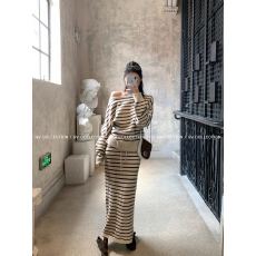 批发一字肩条纹针织<b class='q'>套装</b>女秋季氛围感松弛感慵懒半身裙两件套