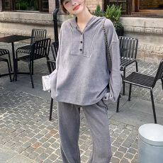 批发灰色休闲运动套装女<b class='q'>秋</b>2025新款韩版复古连帽套头卫衣阔腿裤两件套