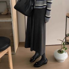 批发高级感灰色a字百褶半身裙女春<b class='q'>秋</b>高腰伞裙垂感中长款针织包臀裙子