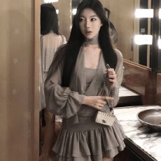 批发性感辣妹灰色V领飘带长袖连衣裙女春<b class='q'>秋</b>季设计感遮肚显瘦a字短裙子