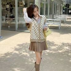 批发<b class='q'>棋盘</b><b class='q'>格</b>V领背心马甲女2025年新款春秋外穿<b class='q'>格</b>子设计感小众马夹上衣