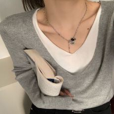 批发初秋复古设计感<b class='q'>v领</b>撞色高级超好看长袖假两件打底小衫修身上衣