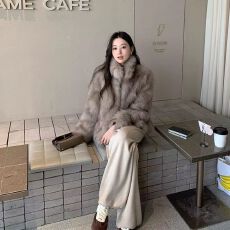 批发环保狐狸毛短款皮草<b class='q'>外套</b>2025冬季新款年轻立领气质显瘦毛毛<b class='q'>大衣</b>