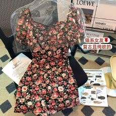 批发黑色玫瑰碎花<b class='q'>一字肩</b>纯欲<b class='q'>连衣裙</b>新款小个子收腰显瘦方领泡泡袖女装