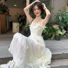 木耳边吊带连衣裙女夏季2026新款甜美法式收腰显瘦设计感超仙长裙