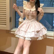 批发2026甜美小飞袖温柔碎花收腰修身显瘦方口领短款连衣裙