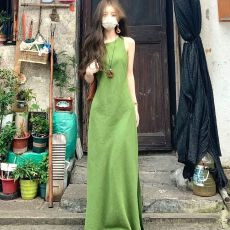 批发森系超仙绿色无袖<b class='q'>背心连衣裙</b>女2026夏季新款高级气质收腰显瘦长裙