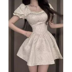 批发法式泡泡袖纯色<b class='q'>连衣裙</b>女夏季高级感气质公主<b class='q'>蓬蓬裙</b>收腰小个子短裙