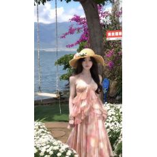 批发夏季挂脖碎花连衣裙2026新款露背设计感小心机荷叶边印花沙滩长裙
